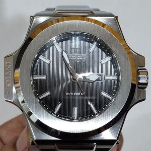 Invicta 58mm Akula Gunmetal Dial With A Polished Stainless Steel Band.